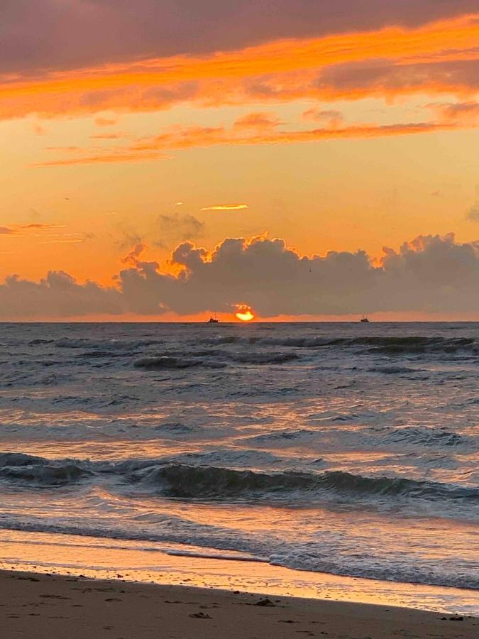 Cosy Studio By The Sea Oostende Bagian luar foto